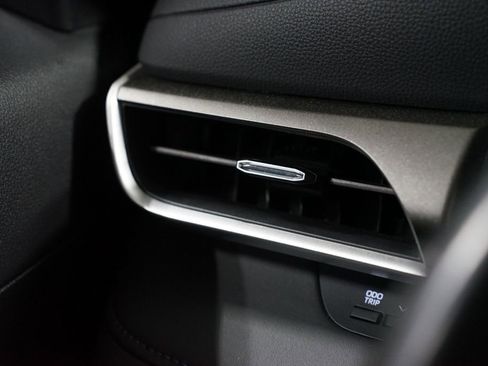 Used 2023 Toyota Highlander LE image 25