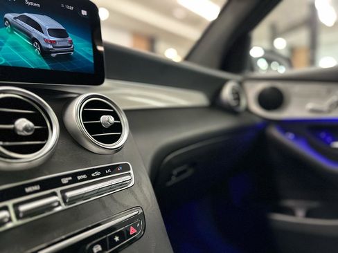 Used 2021 Mercedes-Benz GLC 300 4MATIC w/ Premium Package image 27