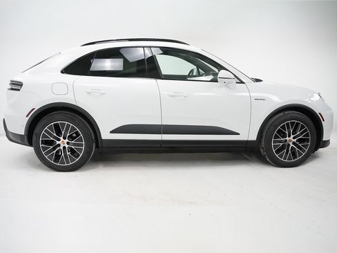 New 2026 Porsche Macan 4 Electric image 8