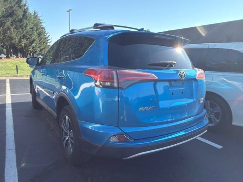Used 2017 Toyota RAV4 XLE AWD/4WD image 2