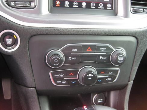 Used 2019 Dodge Charger SXT w/ Plus Group image 17