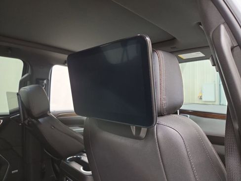 Certified 2023 Chevrolet Suburban High Country w/ Premium Package 2 AWD/4WD image 12