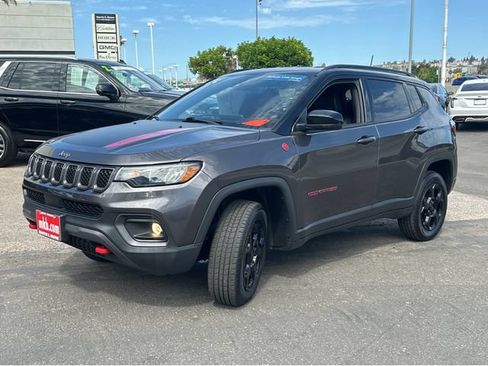 Used 2023 Jeep Compass Trailhawk AWD/4WD image 11
