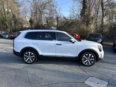 Used 2022 Kia Telluride EX w/ EX Premium Package image 5