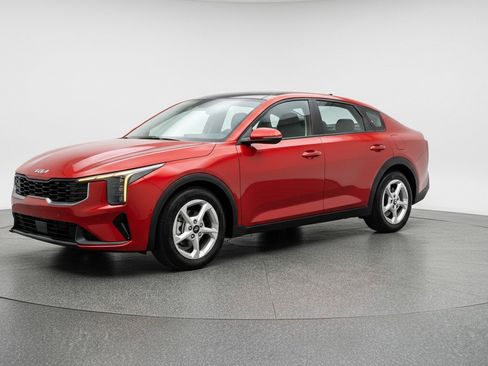 Used 2025 Kia K4 LXS image 3