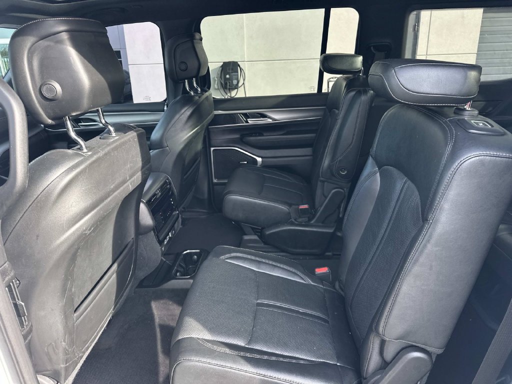 Used 2023 Jeep Wagoneer Series II AWD/4WD image 17