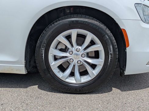 Used 2023 Chrysler 300 Touring RWD image 12