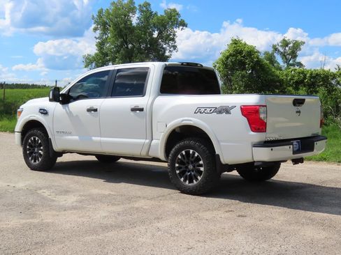 Used 2017 Nissan Titan PRO-4X w/ Pro-4x Convenience Package AWD/4WD image 32