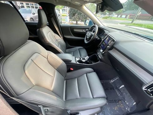 Used 2025 Volvo XC40 B5 Plus AWD/4WD image 16