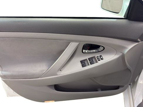 Used 2011 Toyota Camry LE image 14