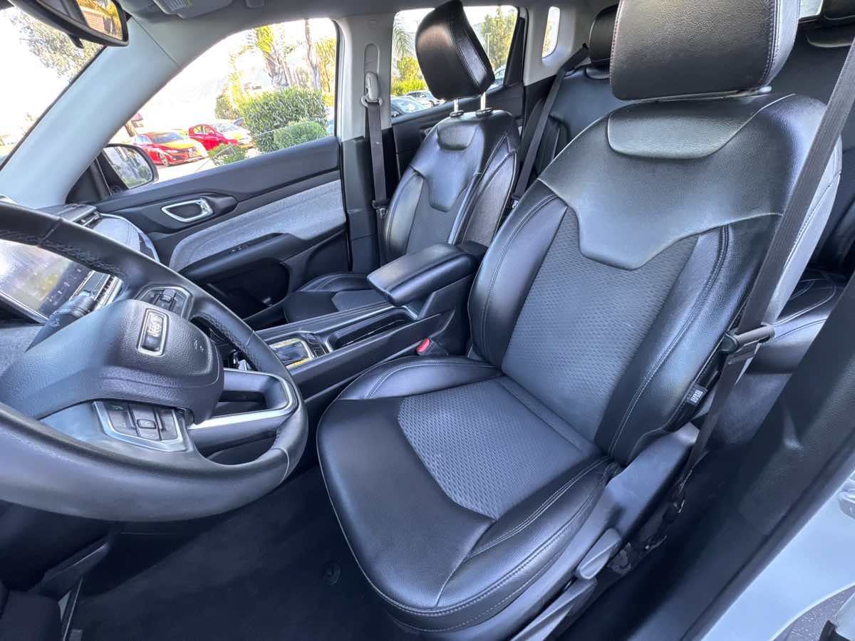 Used 2022 Jeep Compass Latitude FWD image 18