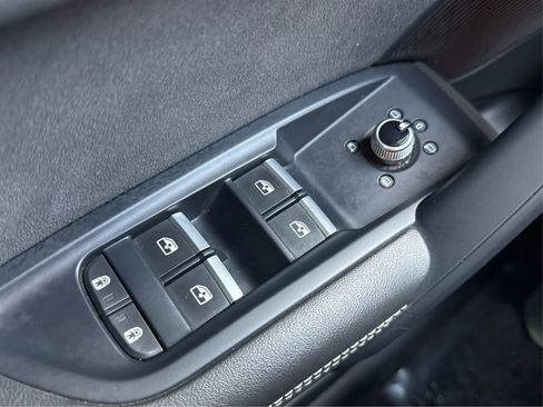 Used 2022 Audi SQ5 Premium Plus w/ Premium Plus Package image 38