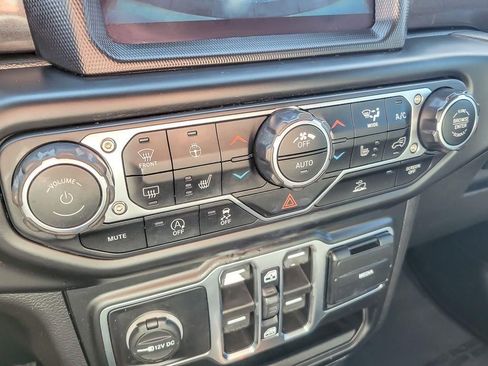 Used 2021 Jeep Wrangler Unlimited Sahara image 17