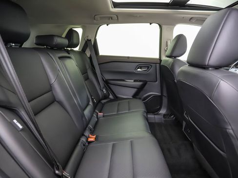 Used 2023 Nissan Rogue SV w/ SV Premium B Package image 25