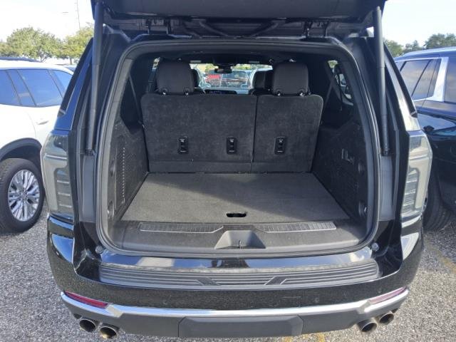 Used 2025 Chevrolet Suburban Premier AWD/4WD image 2
