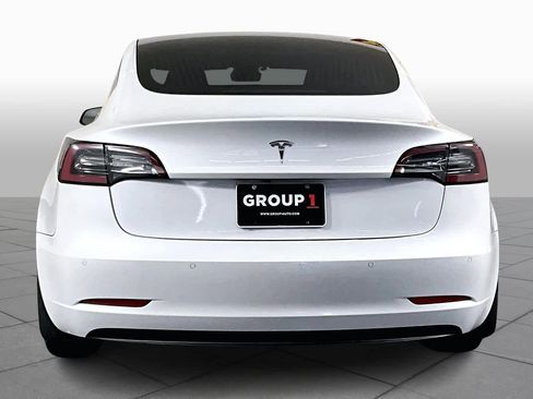 Used 2020 Tesla Model 3 Standard Range Plus image 4