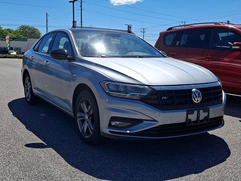 Used 2019 Volkswagen Jetta R-Line w/ R-Line Cold Weather Package FWD image 1