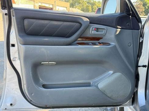 Used 2002 Toyota Land Cruiser image 14