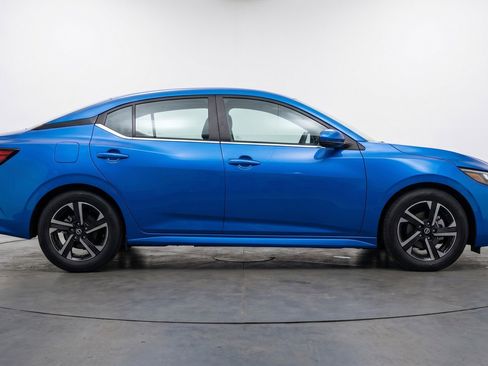Used 2025 Nissan Sentra SV FWD image 11