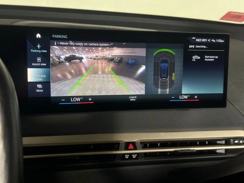 Used 2023 BMW iX xDrive50 w/ Sport Package image 19