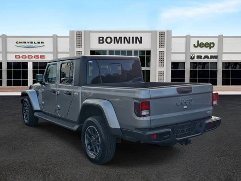 Used 2020 Jeep Gladiator Overland image 4