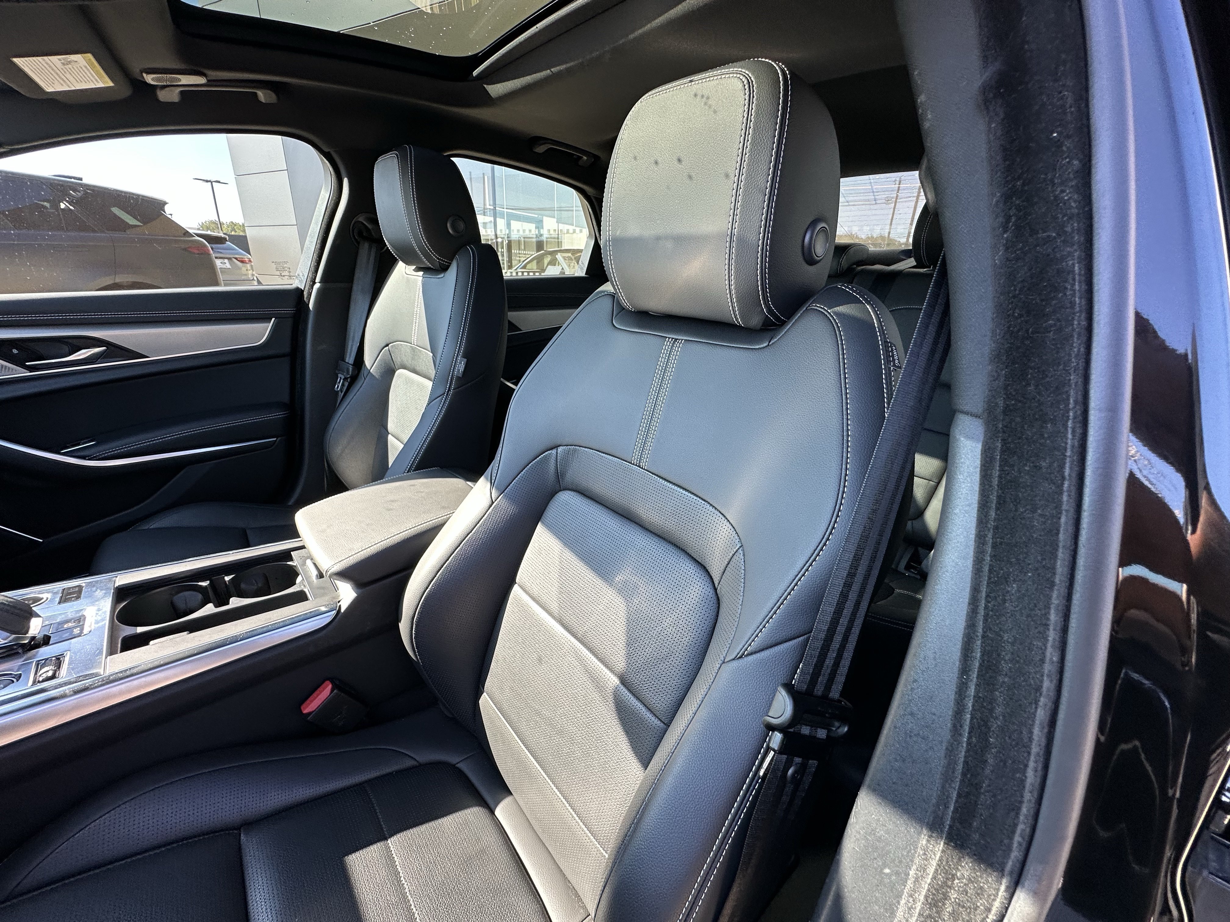 Certified 2024 Jaguar XF R-Dynamic SE AWD/4WD image 16