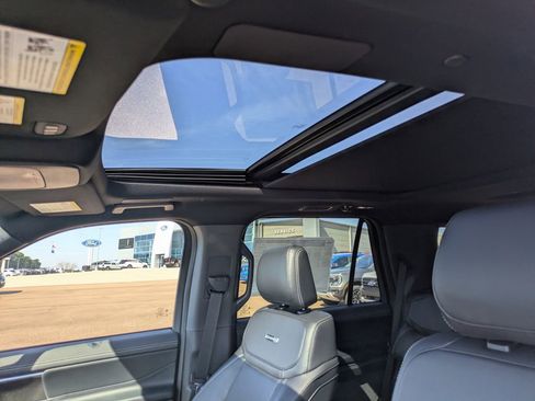 New 2025 Ford Expedition Platinum image 9