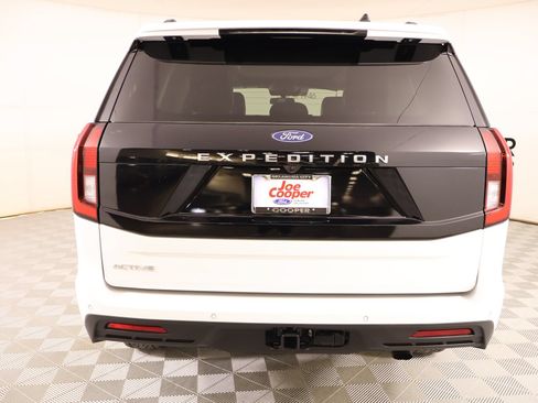 Used 2025 Ford Expedition Active AWD/4WD image 24