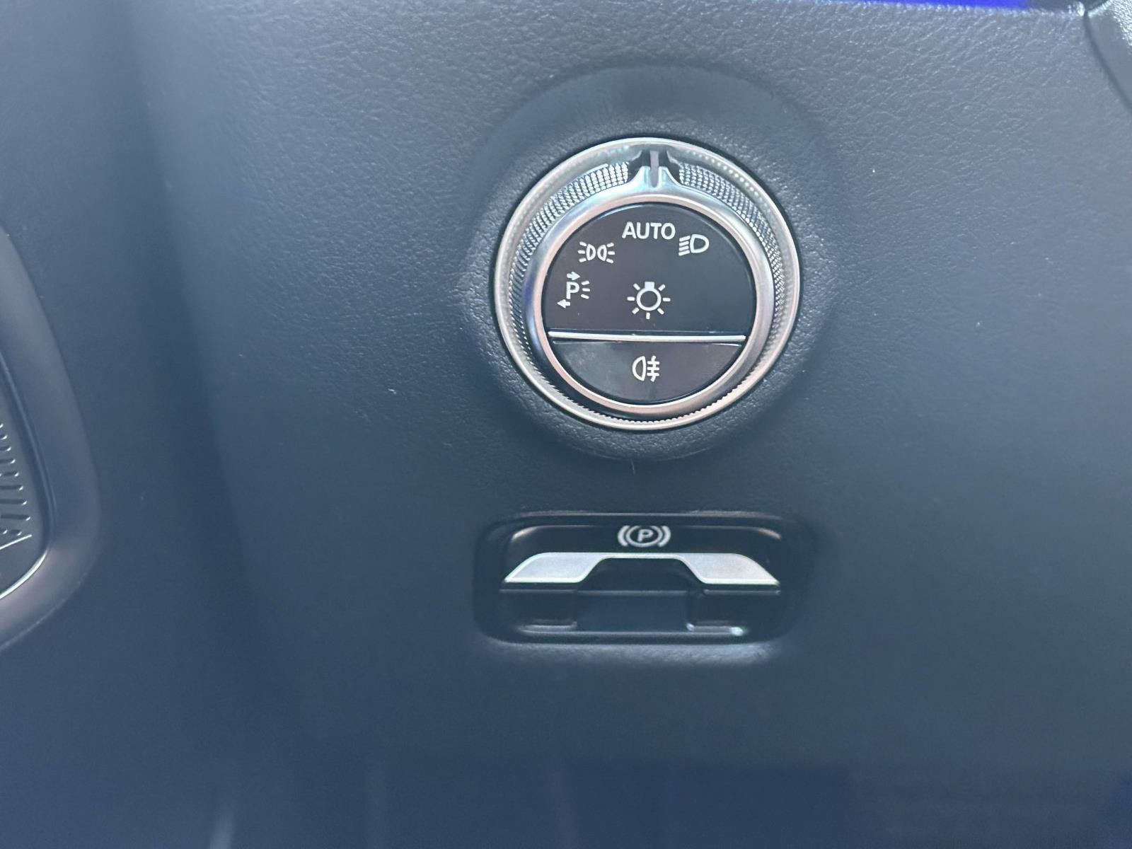 Certified 2025 Mercedes-Benz C 300 4MATIC Sedan image 25