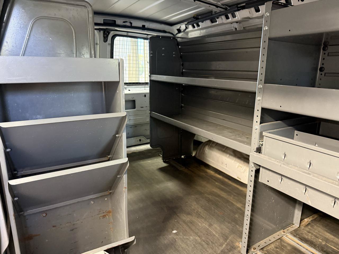 Used 2015 Chevrolet Express 2500 RWD image 23