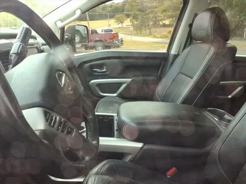 Used 2017 Nissan Titan XD AWD/4WD image 9