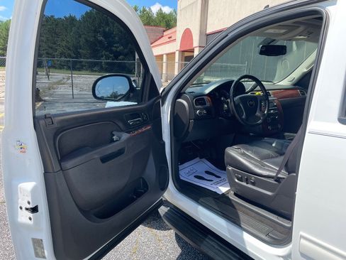Used 2014 Chevrolet Tahoe LT w/ Luxury Package RWD image 13