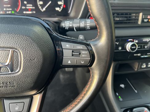 Used 2025 Honda Pilot TrailSport image 17