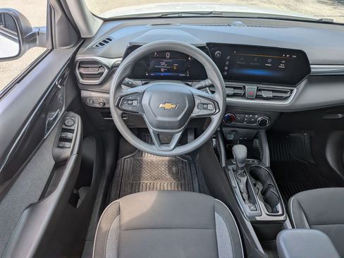 Used 2025 Chevrolet TrailBlazer LS w/ LS Convenience Package FWD image 16