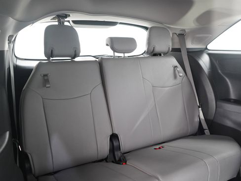 Used 2025 Toyota Sienna XLE image 13