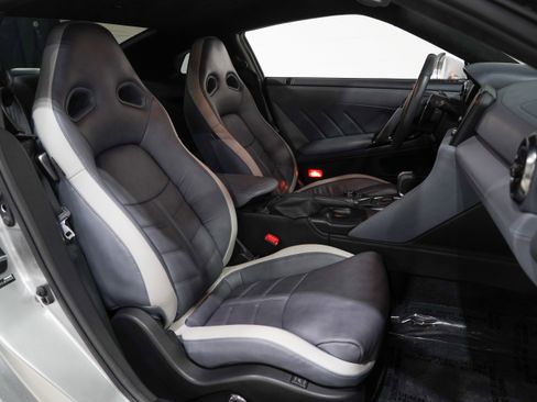 Used 2020 Nissan GT-R Premium AWD/4WD image 15