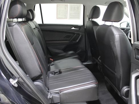 Used 2024 Volkswagen Tiguan SE image 29