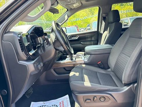 Used 2024 Chevrolet Silverado 1500 LT Trail Boss w/ Convenience Package II AWD/4WD image 9