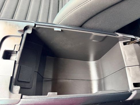 Used 2018 Ford Fusion SE FWD image 40