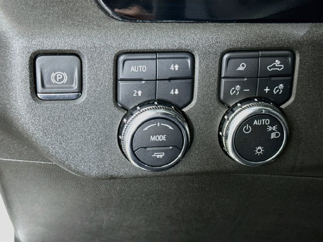 Used 2024 GMC Sierra 1500 SLE w/ Preferred Package AWD/4WD image 11