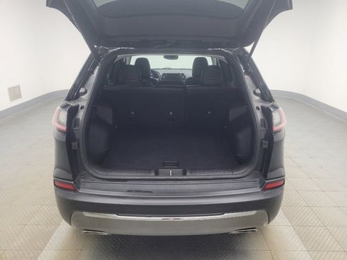 Used 2019 Jeep Cherokee Limited AWD/4WD image 29