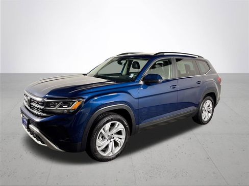 Certified 2022 Volkswagen Atlas SE image 2