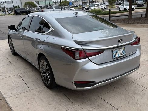 Used 2024 Lexus ES 300h Ultra Luxury w/ Accessory Package (Z2) FWD image 11