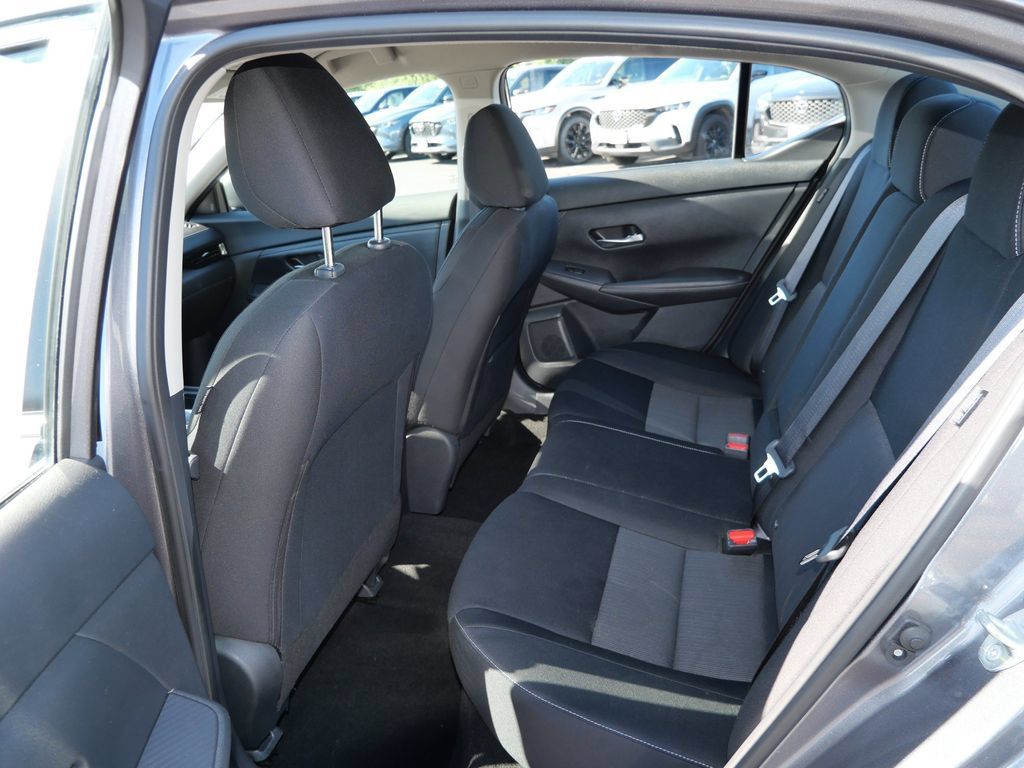 Used 2022 Nissan Sentra SV FWD image 11