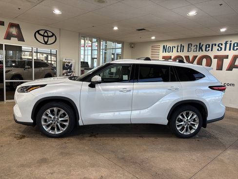 Used 2023 Toyota Highlander Limited image 7