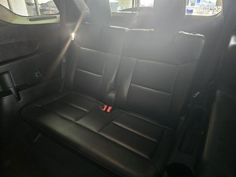 Used 2020 Ford Explorer XLT w/ Equipment Group 202A AWD/4WD image 13