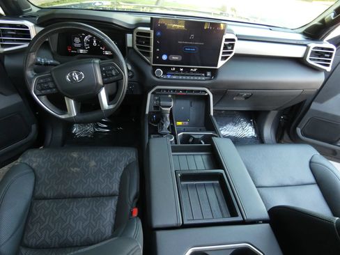 Used 2025 Toyota Tundra Limited AWD/4WD image 27