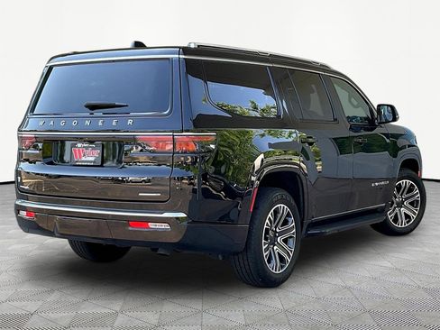 Used 2023 Jeep Wagoneer Series II AWD/4WD image 6