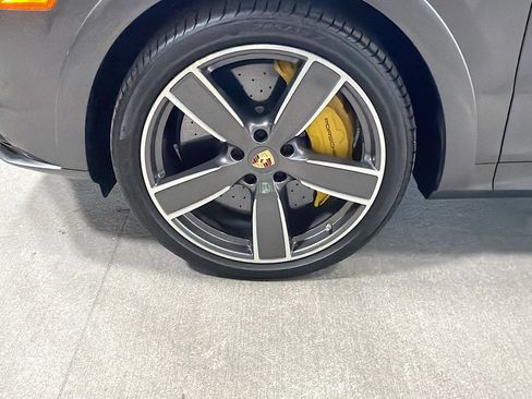 Certified 2023 Porsche Cayenne Turbo S AWD/4WD image 40