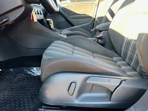 Used 2013 Volkswagen Golf 4-Door image 33